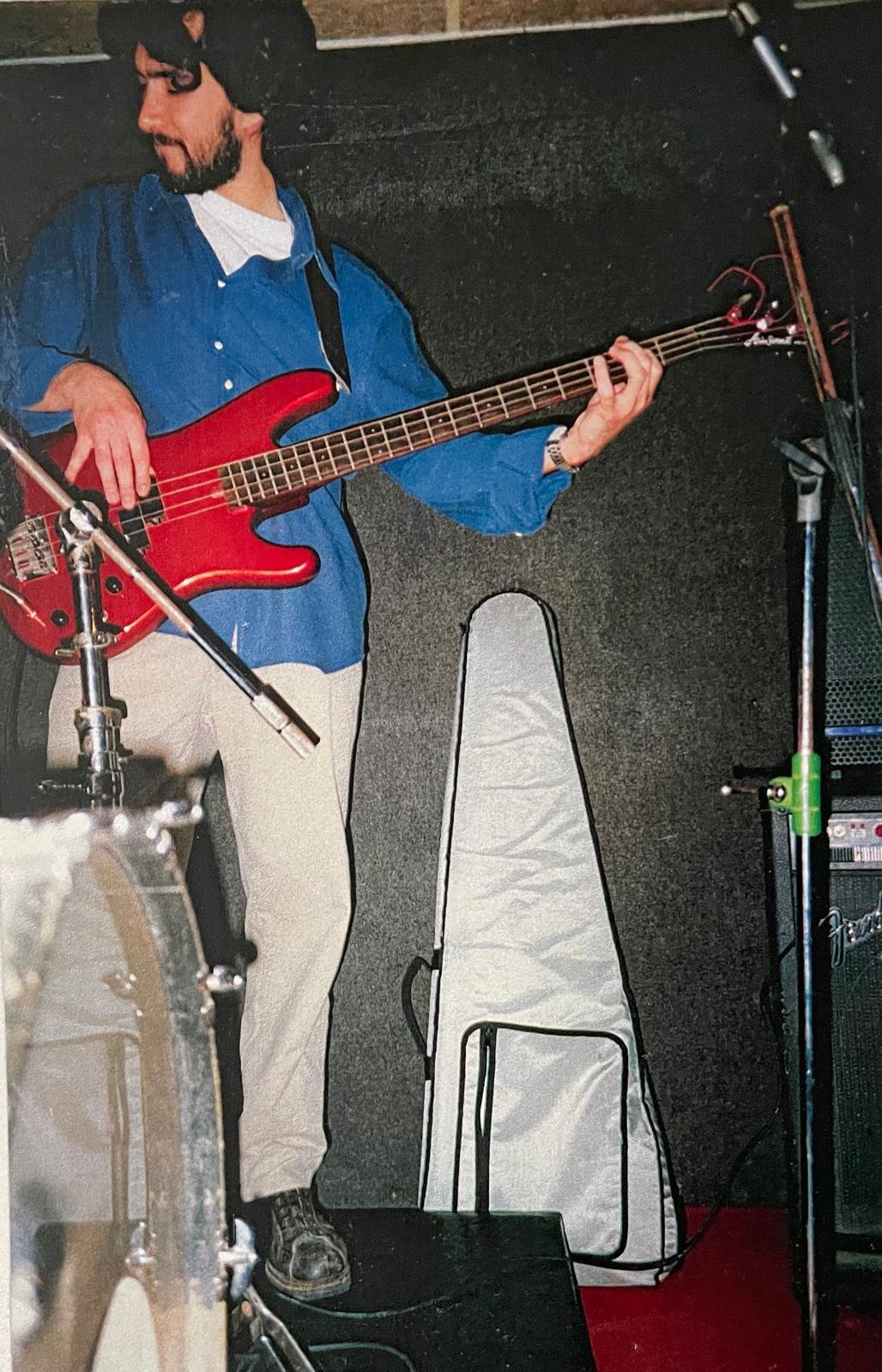 Andrea, un grand de Vitinia — membre fondateur, guitare